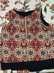 Patterned Sleeveless Blouse