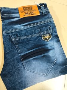 Brand New Men's Levi's Jeans. Size - 28.