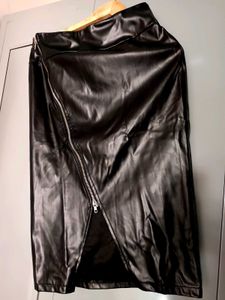 😍Black Faux Leather Skirt😍
