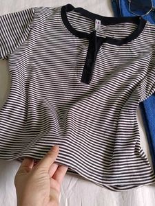 Womens Black And White Stretchable T – Shirt ❤️