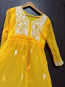 I Am Selling Yellow Short  Chikankari Kurta