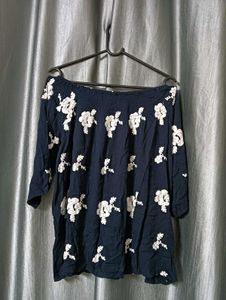 Embroidered Floral off shoulder top 🤍