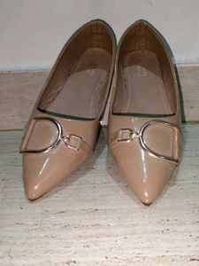 Elegant Nude Pointed-Toe Flats
