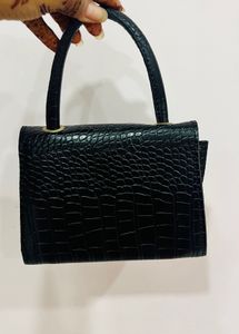 Chic Black Handbag
