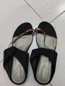 Like New Ladies Mochi Chappal