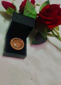 Regal Radiance: The Golden Aura Ring