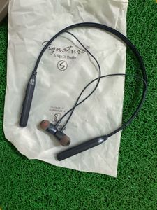 SIGNATURE NECK BAND