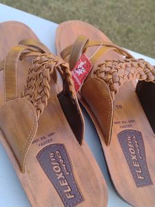 Fly Faster Men&#39;s Sandals