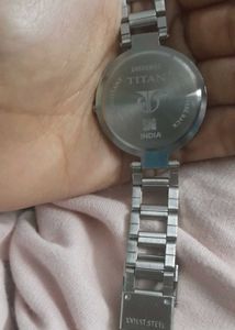 Titan Youth Analog Black Dial Women&#39;s Watch