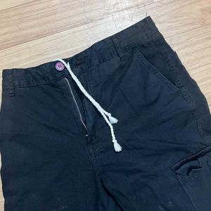 Black Cargo Pants. (Straight-Fit)