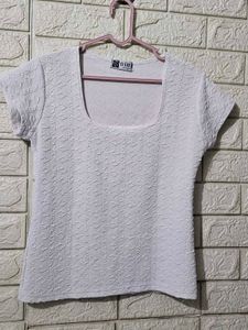 White, short-sleeve top with a textured pattern