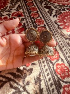 Set Of 2  Beautiful Looking Jhumkas