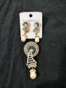 🥰Beautiful AD Pendant with Earrings