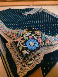 SareExpansive Embroidery Work 😳 Very Beautiful 🤩