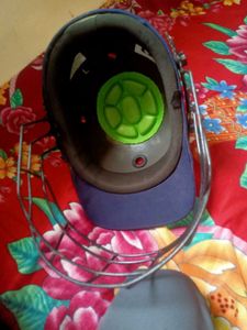 SG Batting Pads&amp; Cricket Helmet