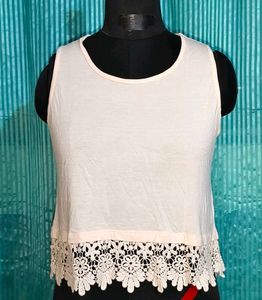 🎁Buy 2 Get 1 Free🎁Size S/M Lace white crop top