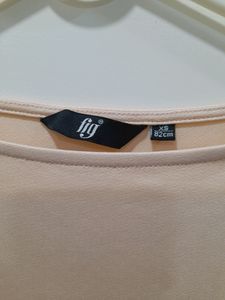 2 tops of Van Heusen and fig round neck top
