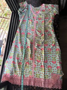 Floral pint kurta and pink legging set