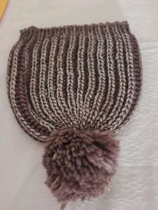 Stylish Knit Beanie with Pom Po