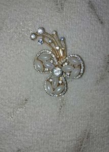 This is a Saree Pinn..Lightly Used & Looks Good