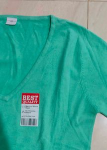 🆕✅BRAND NEW Stylish Green V-Neck Top✅🆕