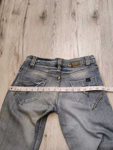 Ma050 Levi&#39;s Beggy Jeans Waist 28 Inches