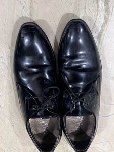 Black Shiny Shoes