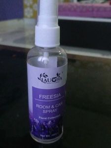 Jaugha Freesia Spray