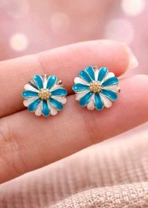 🌼Daisy Flower Stud Earrings