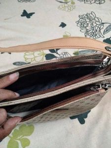 Branded mapas sling bag