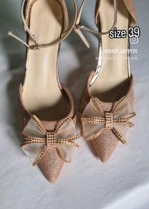 Size 39, Imported Bowed Heels