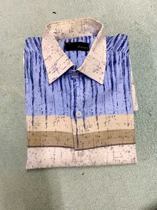 Men's Patterned Button-Down Shirt
