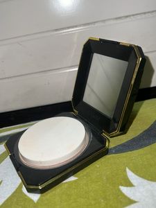 REVLON Gold Matte Moisturising Powder