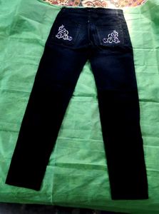 2 Denim Jeans, 5 Dupatta, 1 Top Only 200rs