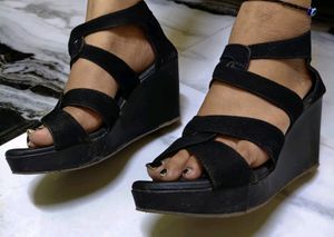 Black Wedges