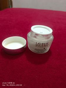 Lotus Herble  Creme