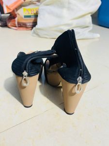 Stunning Black 👠 Heels