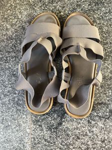 Women sandals