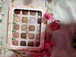 Cosmetic Eyeshadow Palette