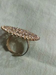 Elegant Floral Design Ring