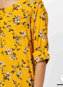 Avaasa Floral Print High-Low Kurti