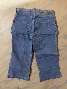 N8 - Light Wash Capri Jeans