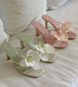 Flower Clip Sandals