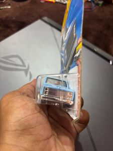 Hot Wheels &#39;83 Chevy Silverado