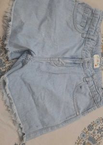 Light Wash Denim Fray Hem Shorts