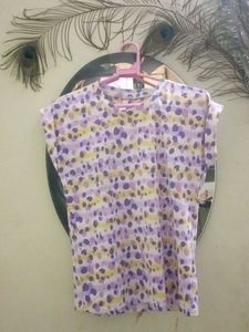 Cute T-shirt with dots
