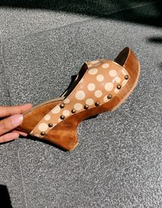 WOODEN HEELS