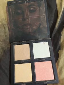 Huda Beauty 3D Highlighter Palette Shade Pink Sand