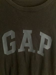 GAP Black Logo Tee - Size M