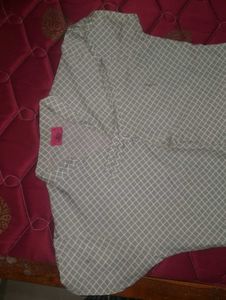 Checkered Women&#39;s Top